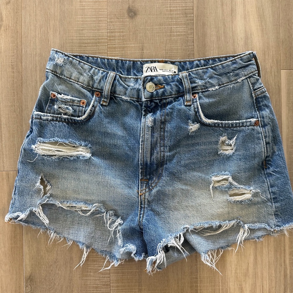 Zara Women's Distressed Denim Shorts - size USA 4
